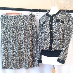 Floral Black and White Pleated Skirt And Blouse-2 Pc Set Sz 14/16